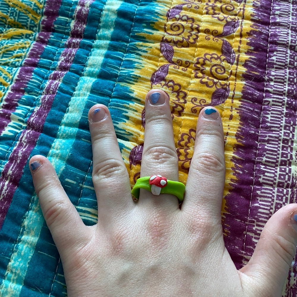 Clay mushroom ring